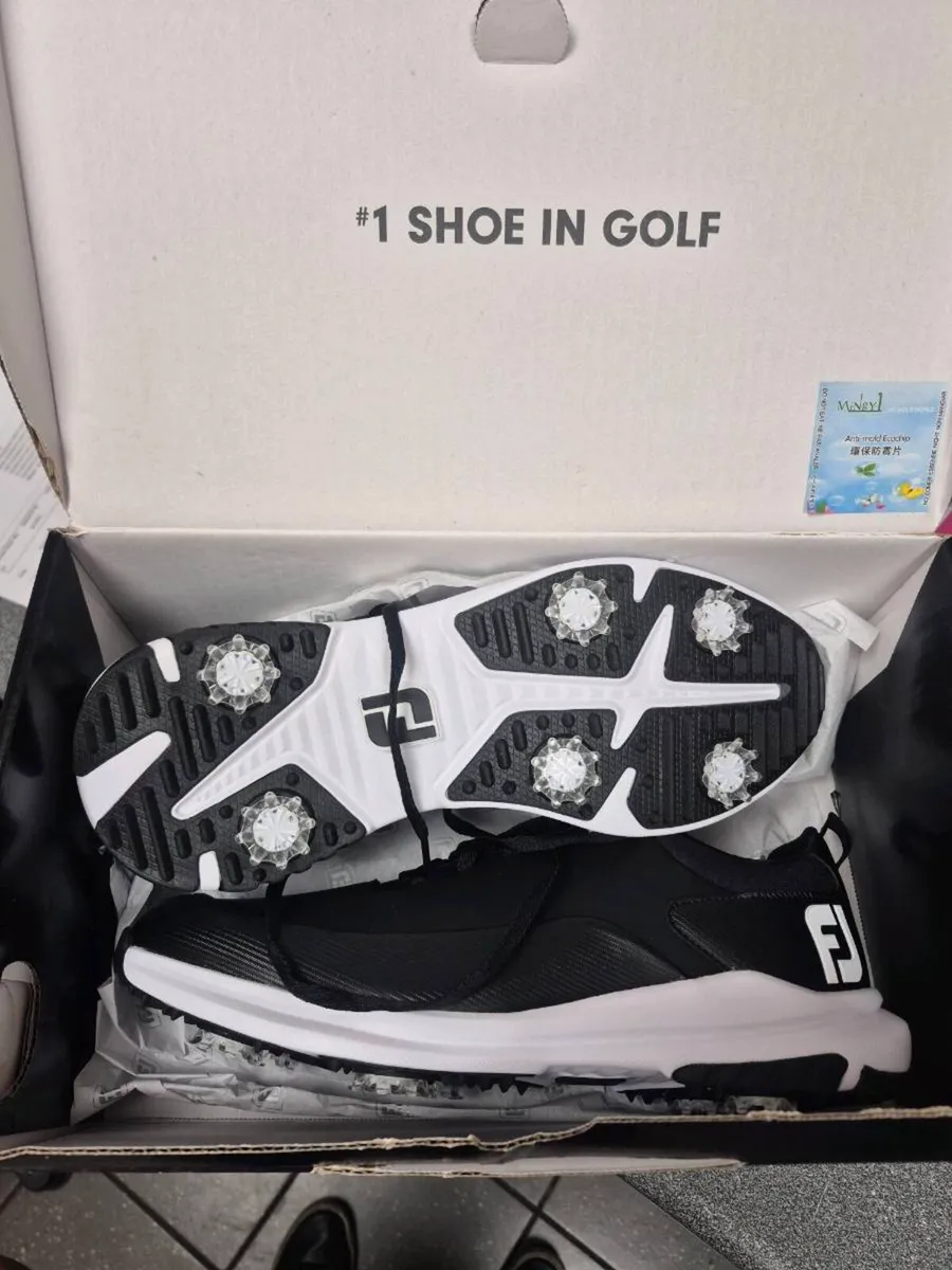 Golf shoes