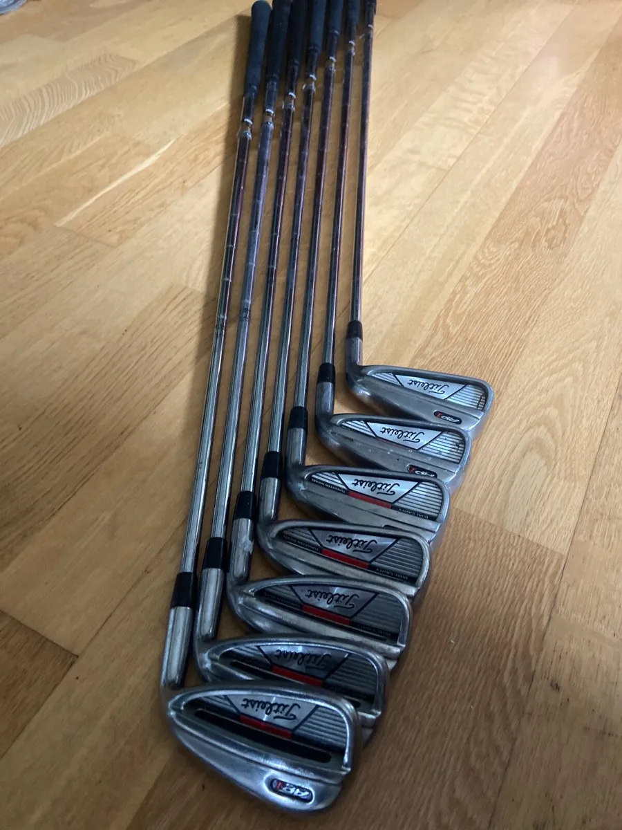 Golf clubs Titleist AP1 irons 4-PW