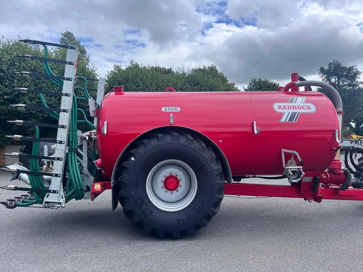 REDROCK 2500GL TANK WITH 7.5M TRAILING SHOE - Image 4