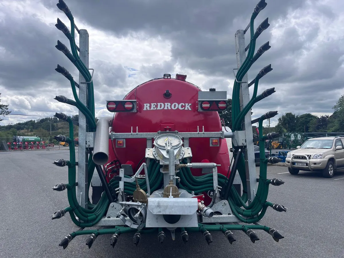 REDROCK 2500GL TANK WITH 7.5M TRAILING SHOE - Image 2