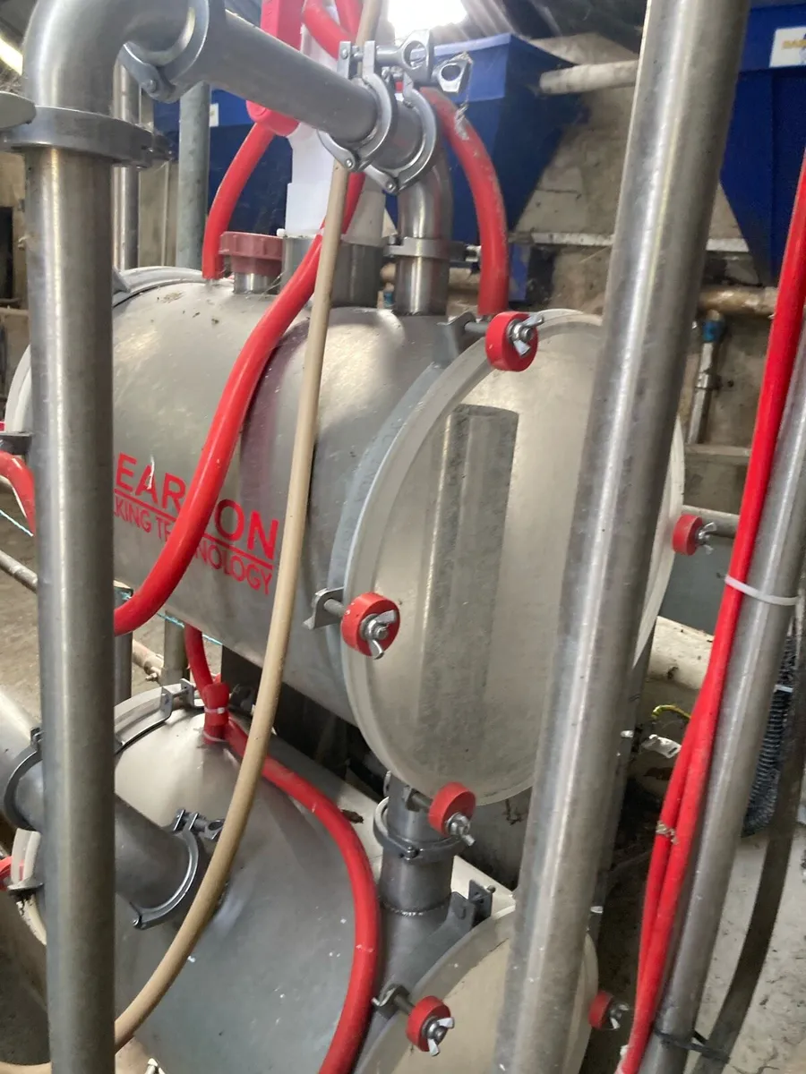 12 unit Pearson milking machine - Image 3