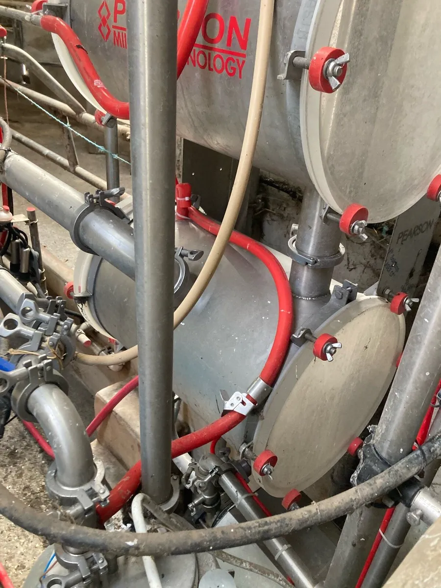 12 unit Pearson milking machine - Image 4