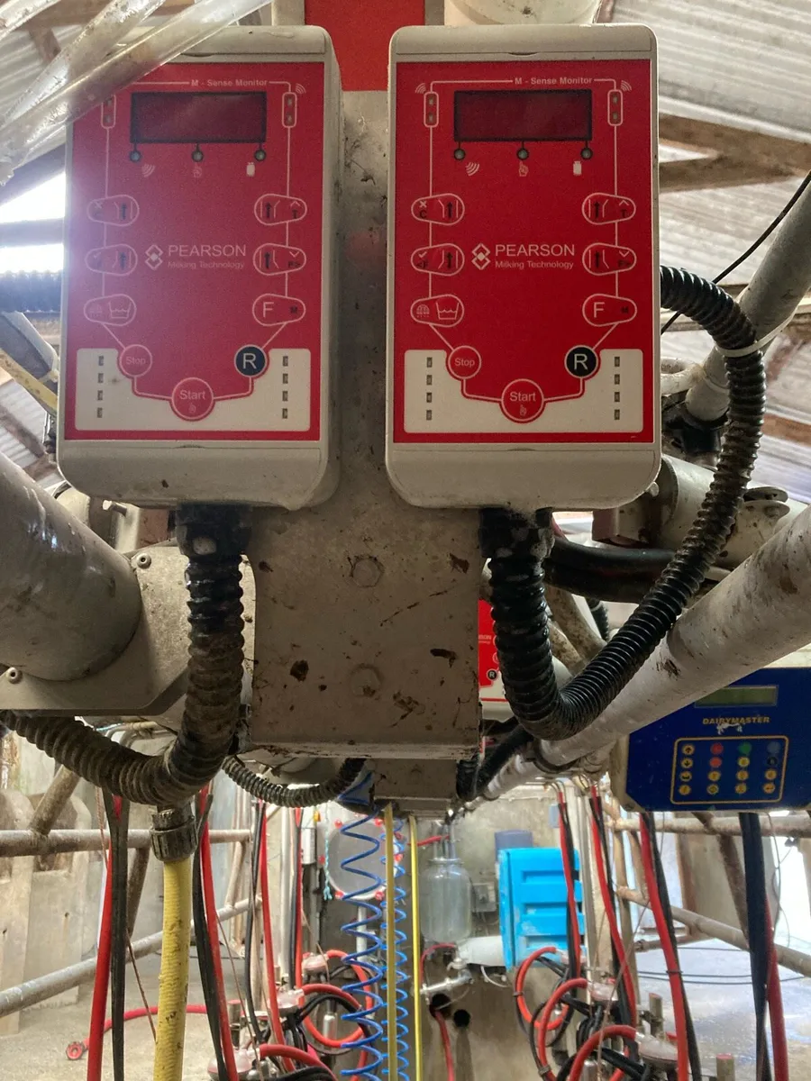 12 unit Pearson milking machine - Image 2