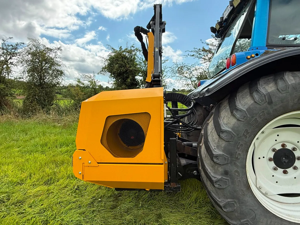 NEW MCCONNEL PA7282T VFR HEDGECUTTER - Image 4