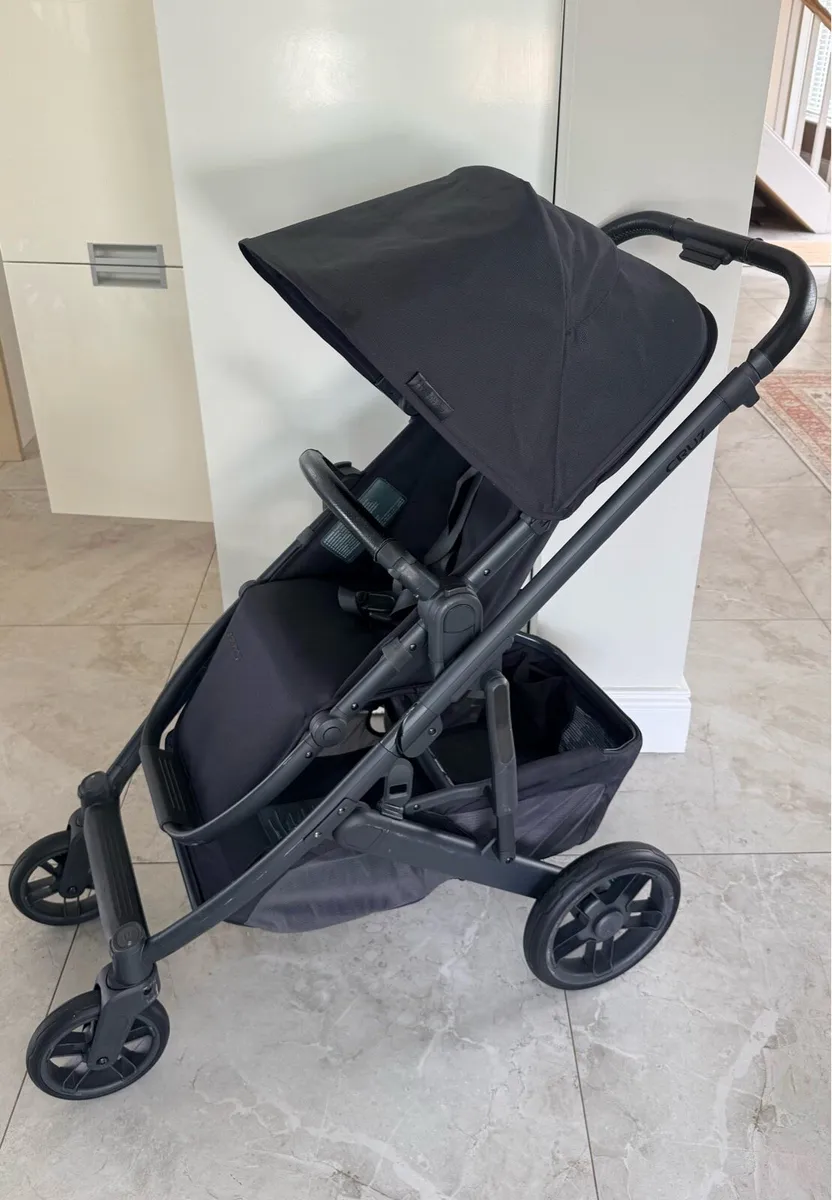 Uppababy Cruz V2 black edition - Image 1