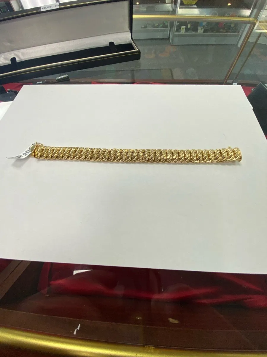 Woman’s gold bracelet - Image 1