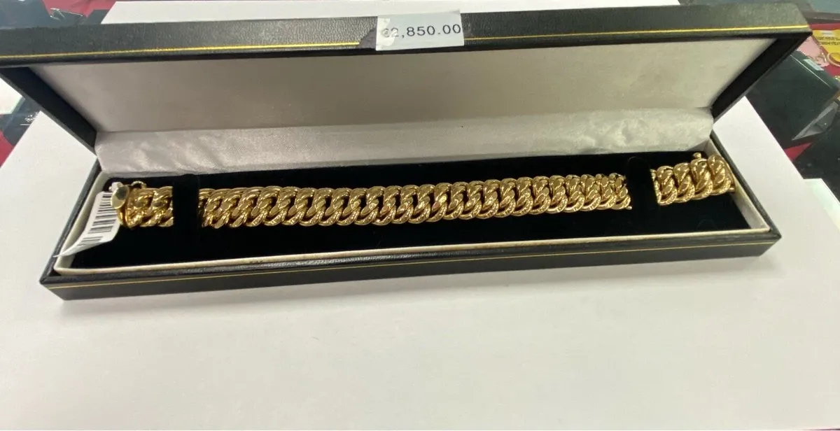 Woman’s gold bracelet - Image 2