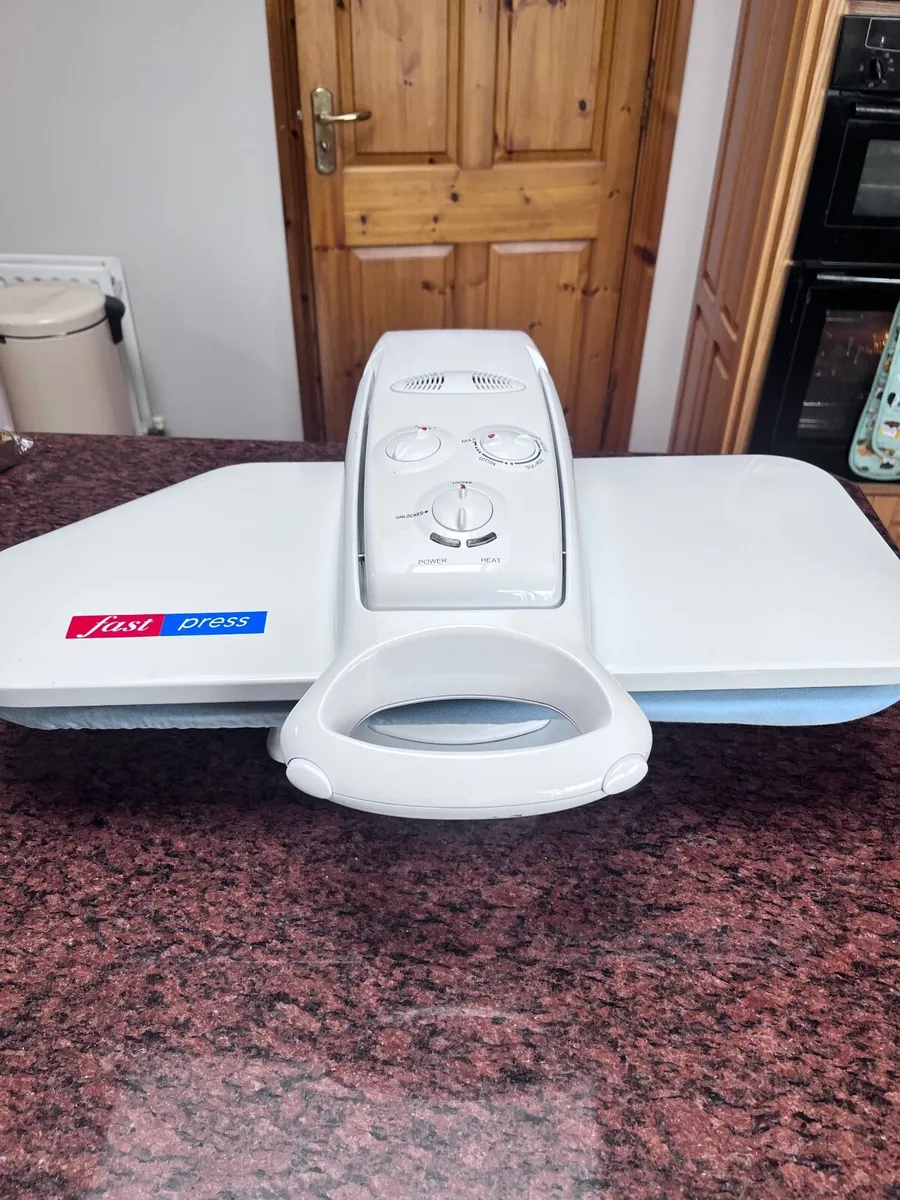 Electronic steam ironing press - Image 1