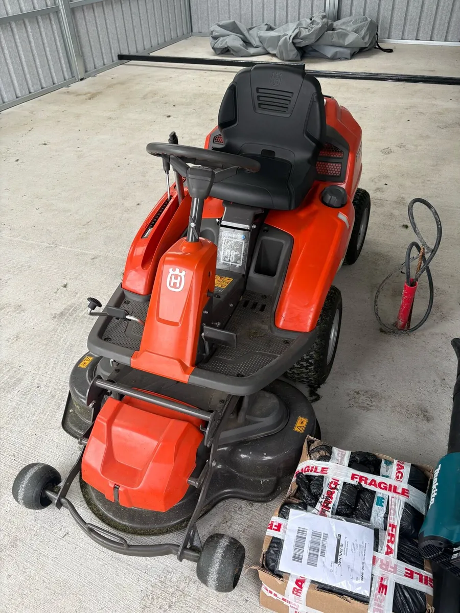 Husqvarna R 214TC Ride-On Mower – 12 Hours - Image 3
