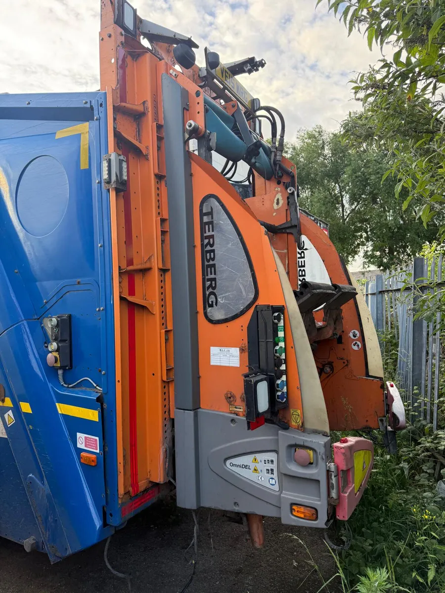 DENNIS BIN TRUCK ( 2015 ) - Image 4