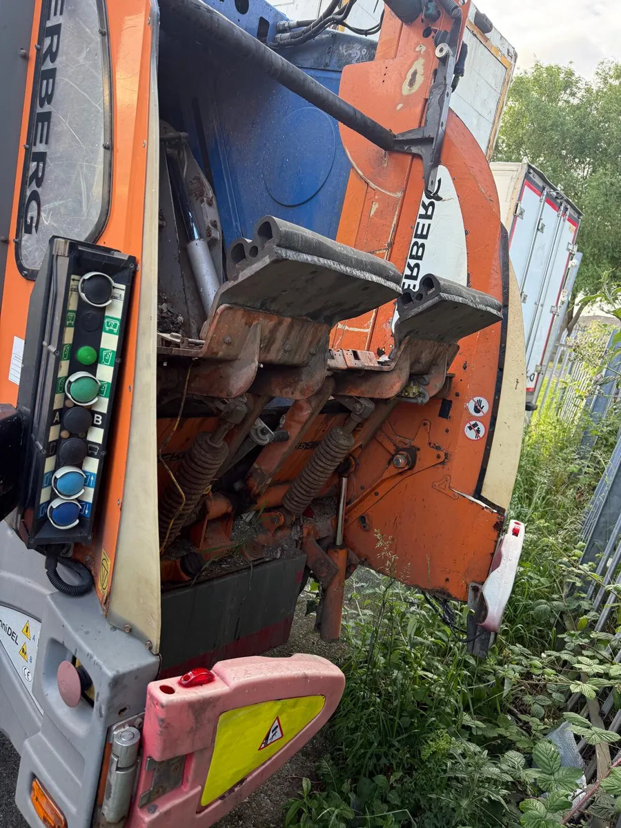 DENNIS BIN TRUCK ( 2015 ) - Image 3