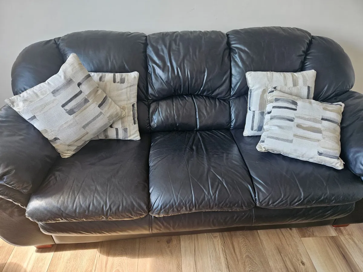 Black white and gold Cushions - Image 1