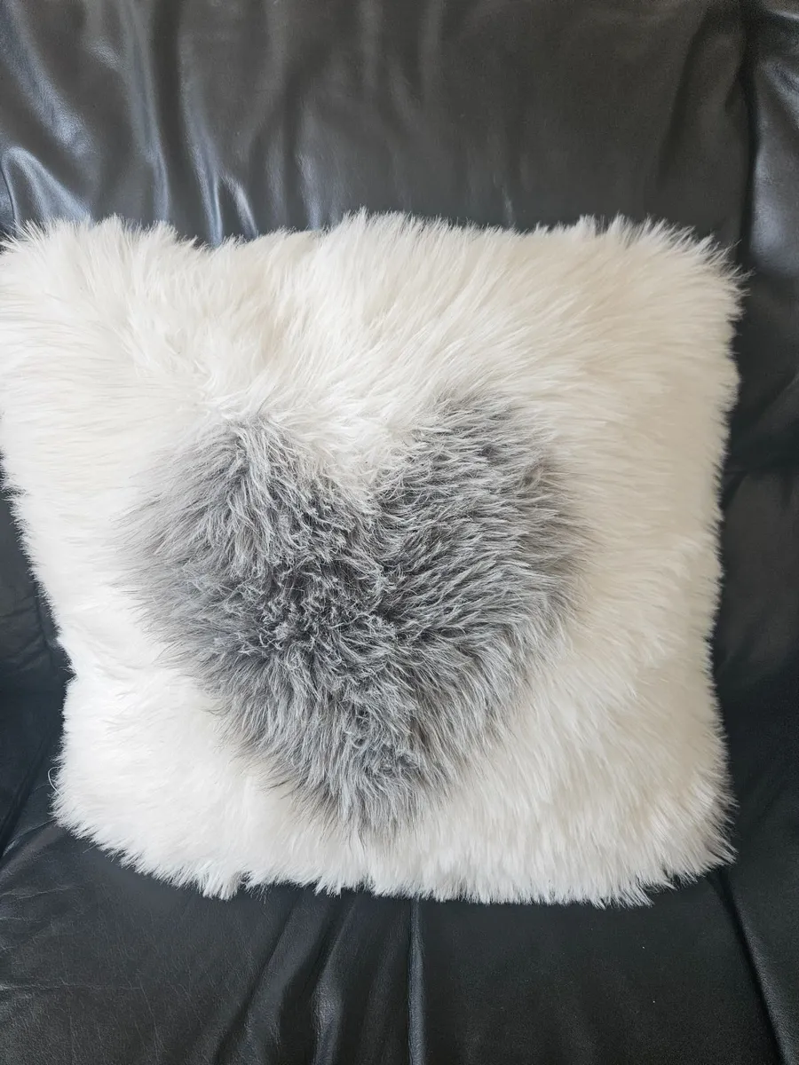 Black white and gold Cushions - Image 2