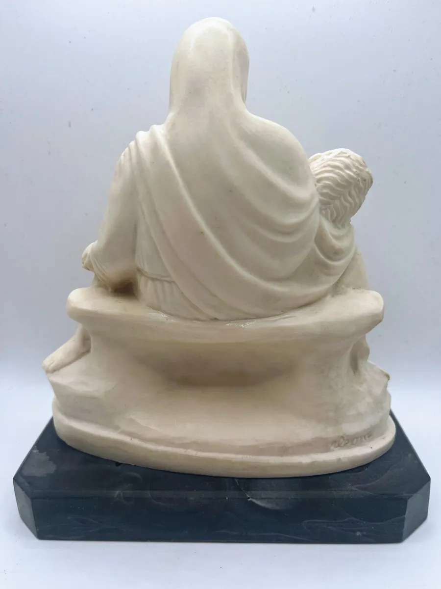 Antique  'The Pieta' sculpture - Image 4