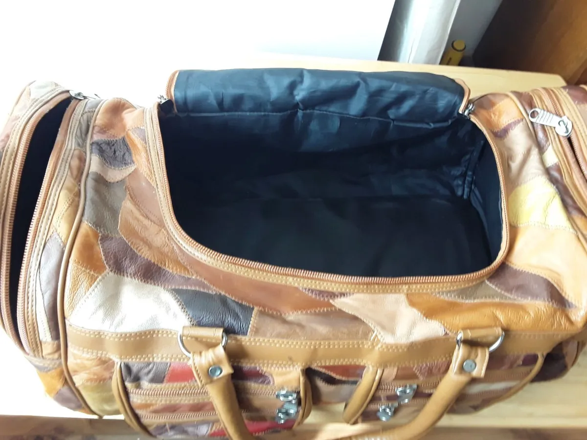 Lovely pure leather patchwood travel bag - Image 2
