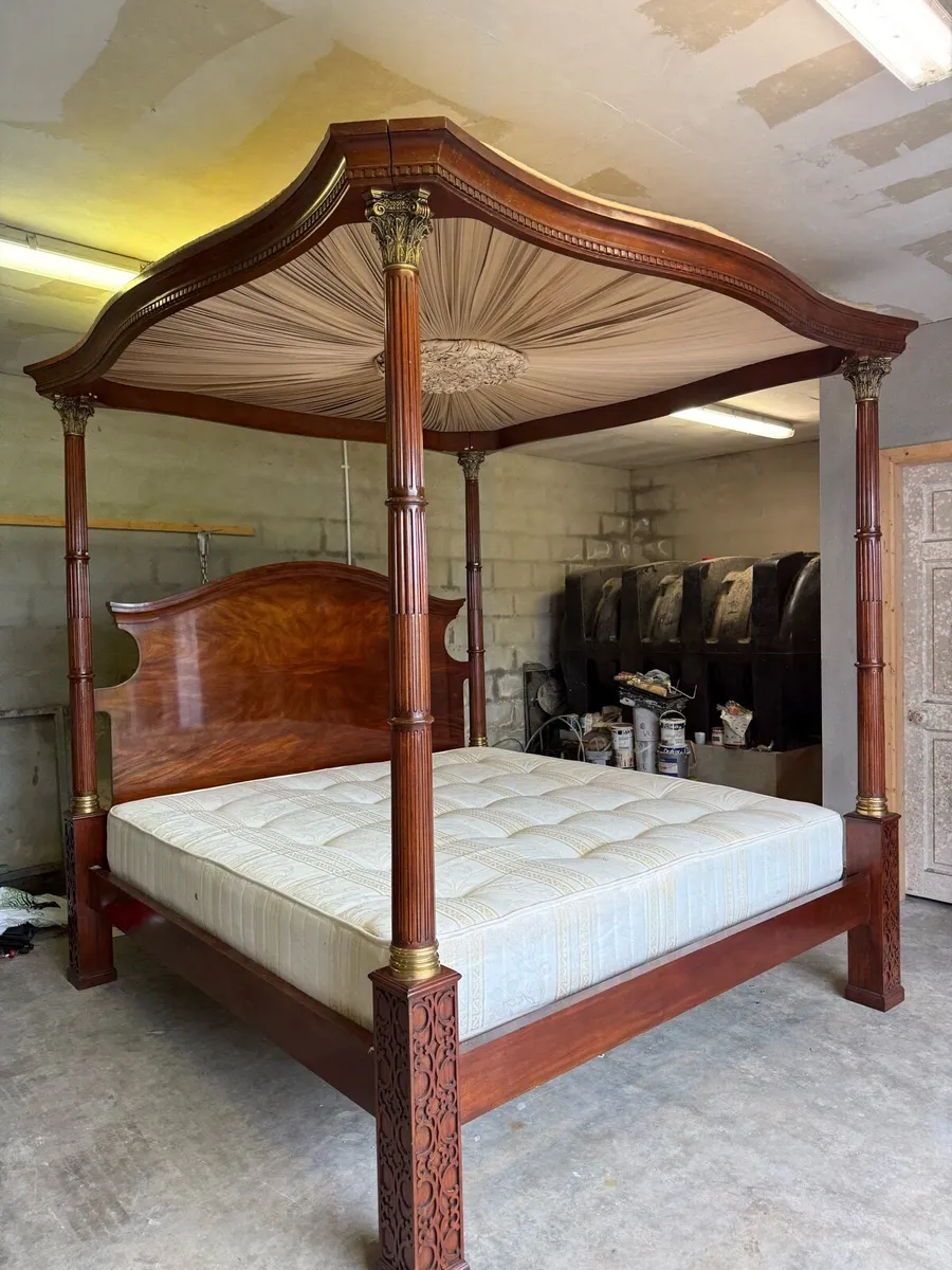 Four post bed - Image 1