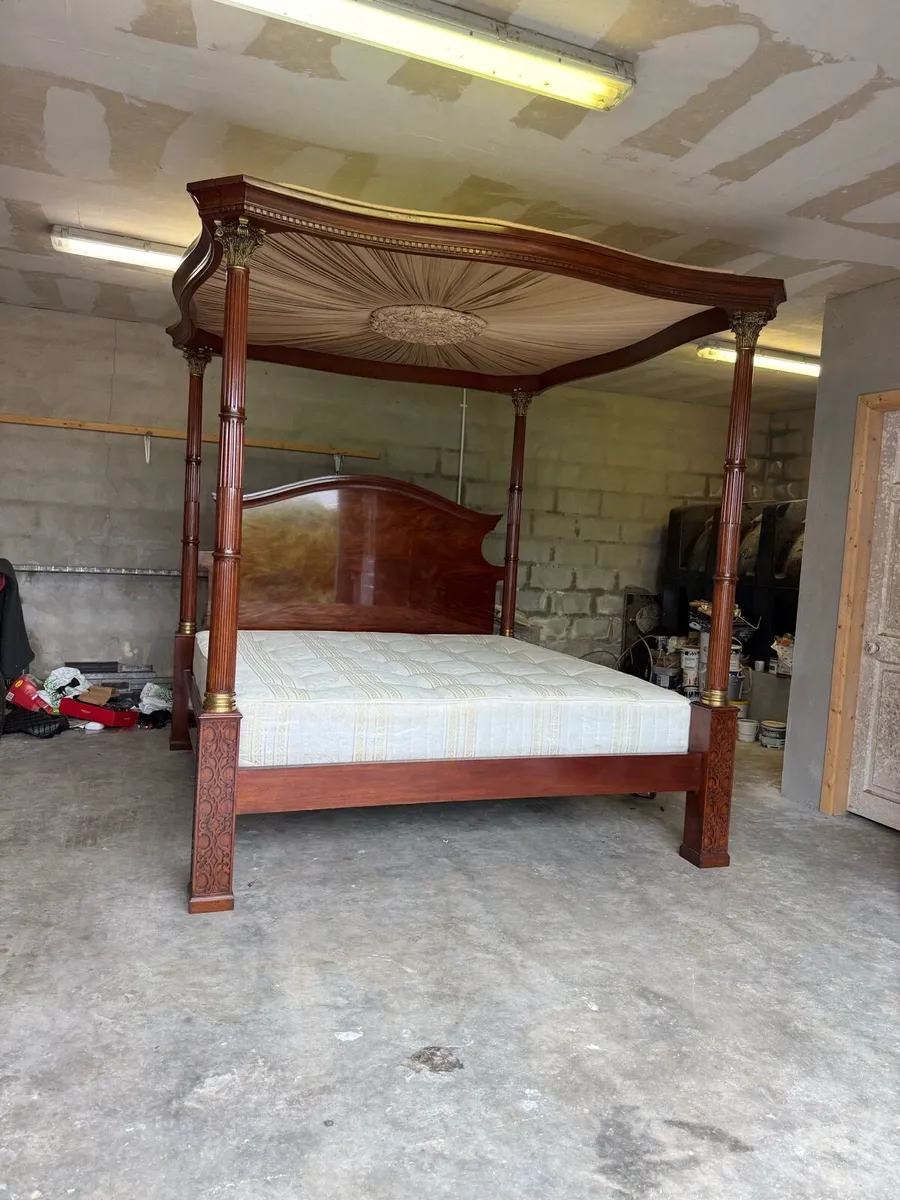Four post bed - Image 2