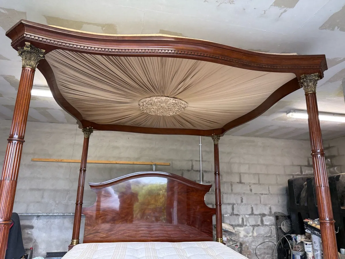 Four post bed - Image 3