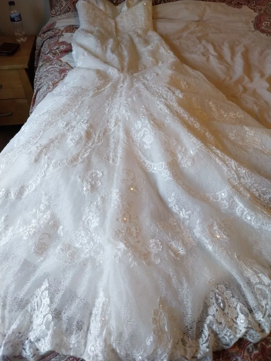 Wedding dress - Image 3