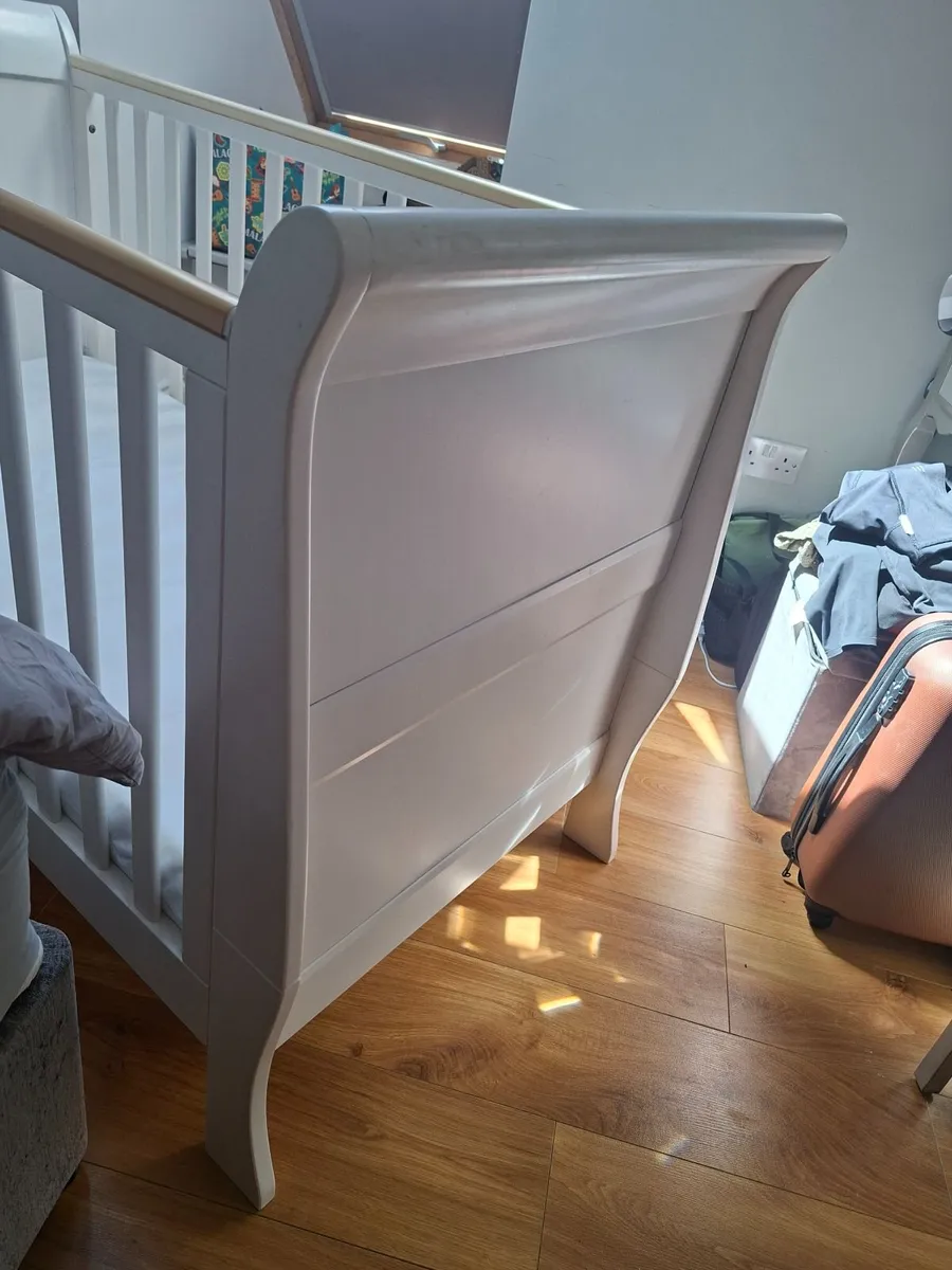 Sleigh cot Mamas &Papas &mattress - Image 3