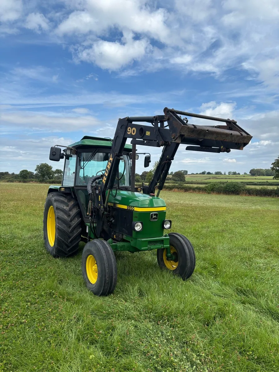 John Deere 2850 - Image 1