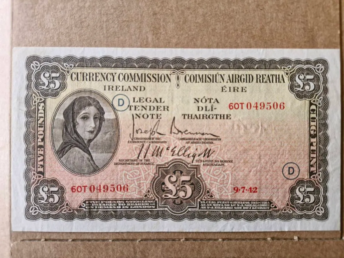 5 Pound Lady Lavery 9/7/42 D (WARCODE) IRISH NOTE - Image 1
