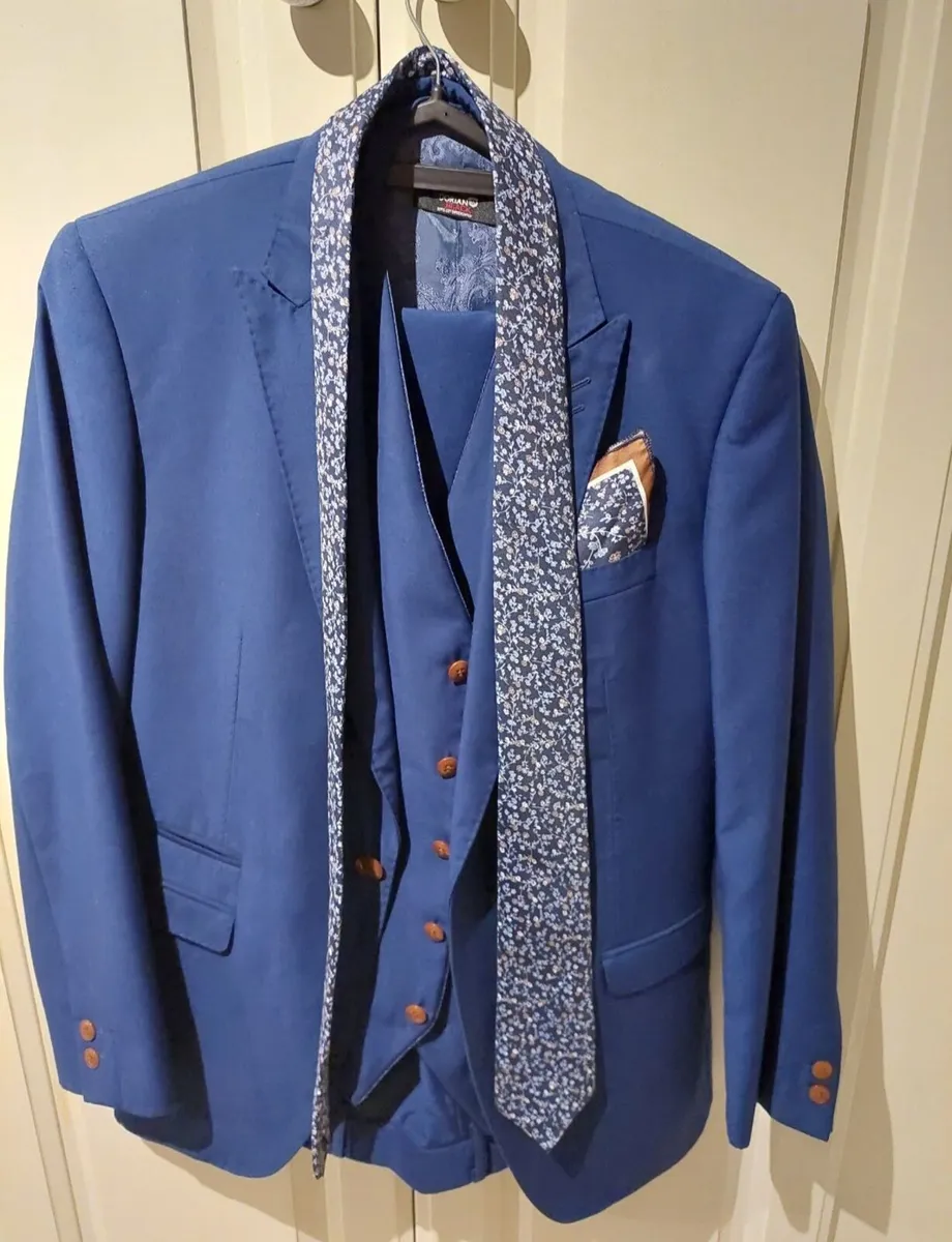 Dorian Black 3 piece suit. - Image 1