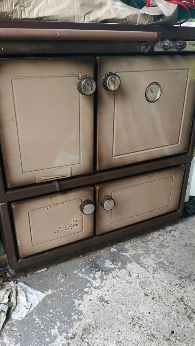 Stanley De luxe 90 solid fuel range - Image 1