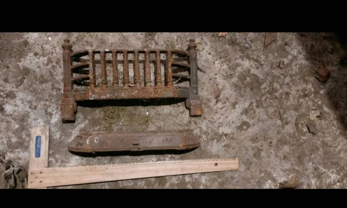 Original cast iron fire front. 2 pieces - Image 2