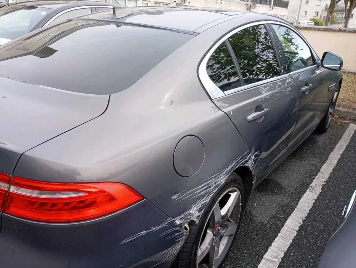 Car - Image 2