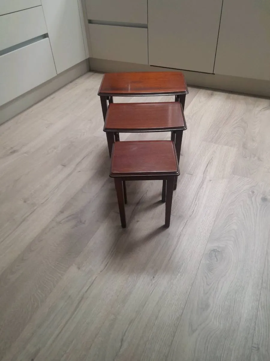 set of three vintage-style matching wooden nesting - Image 2