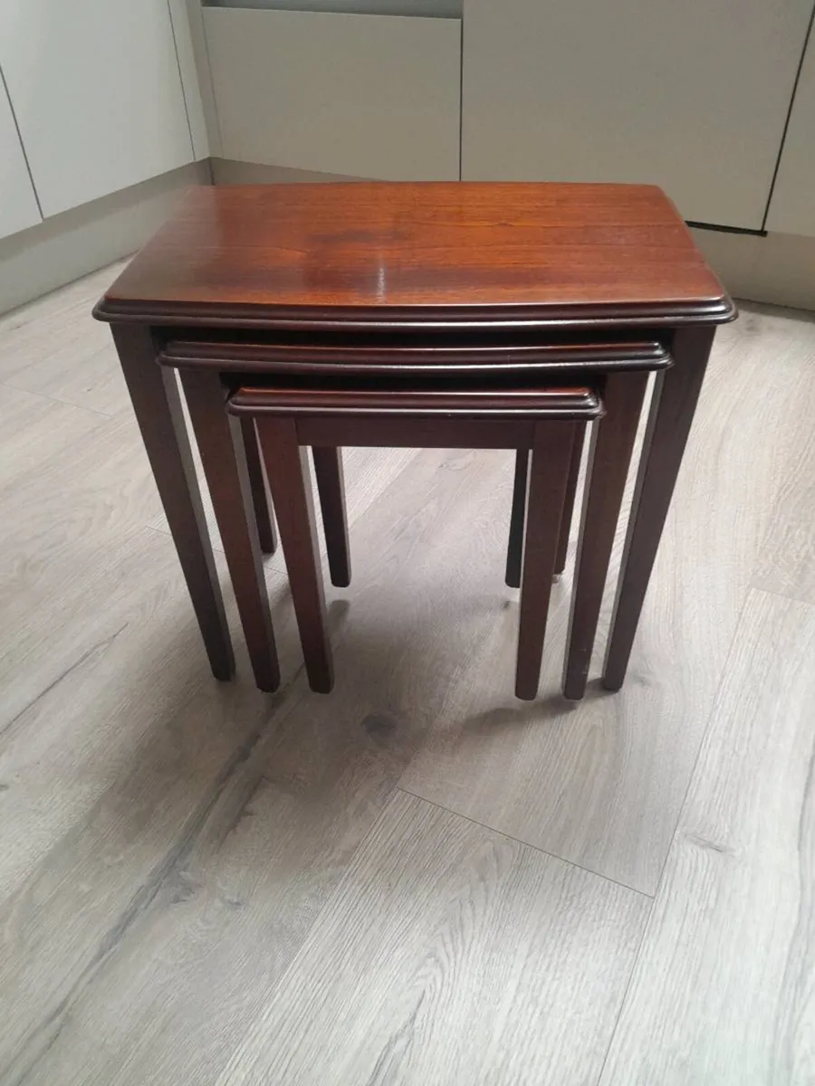 set of three vintage-style matching wooden nesting - Image 1