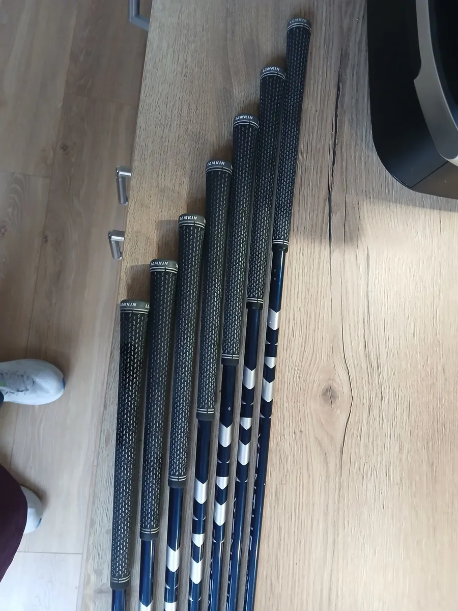 Taylormade Sim max 2 irons 5-SW - Image 2