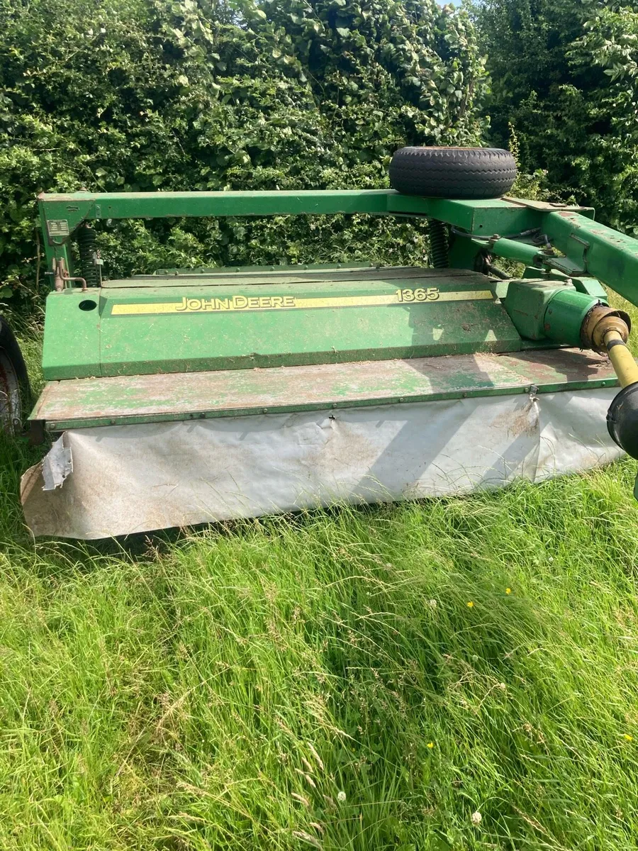 John Deere 1365 Mower Bed Damaged - Image 1