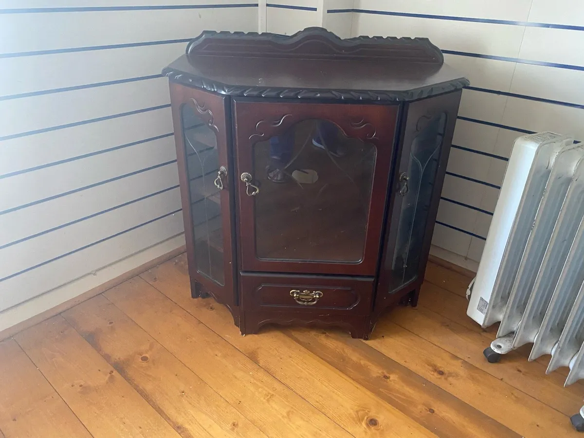 Vintage corner display cabinet - Image 1