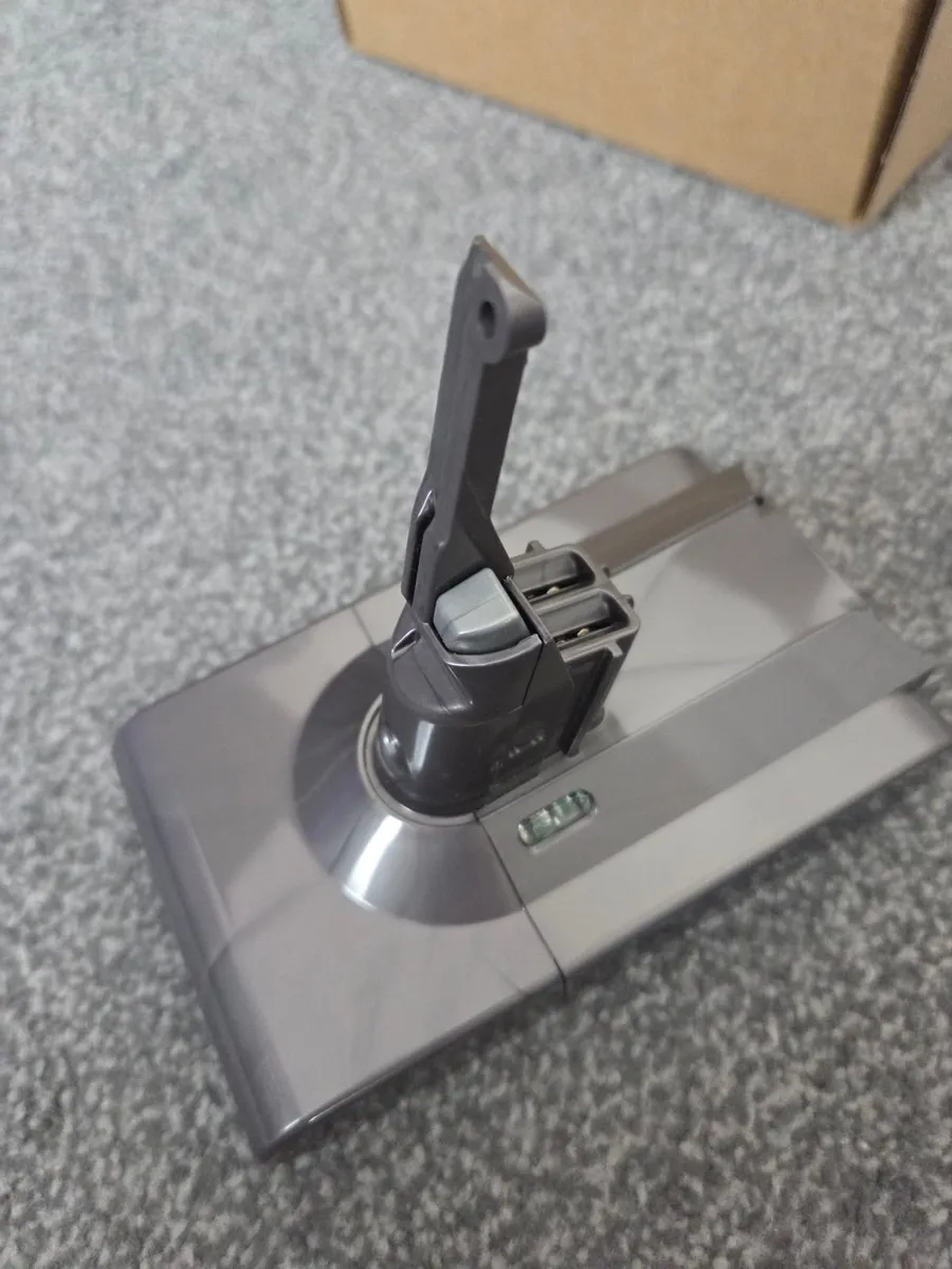 Replacement Dyson V8 vacuum battery E: Brand New - Image 3