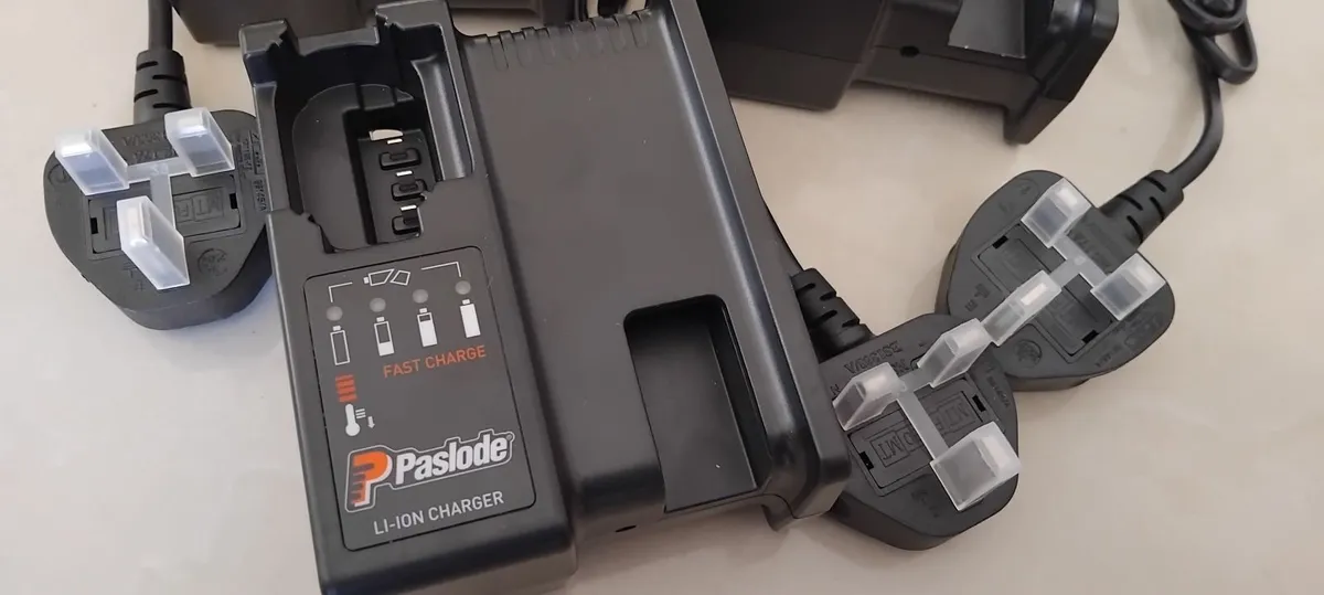 Paslode LI-ION Chargers 240v - Image 1