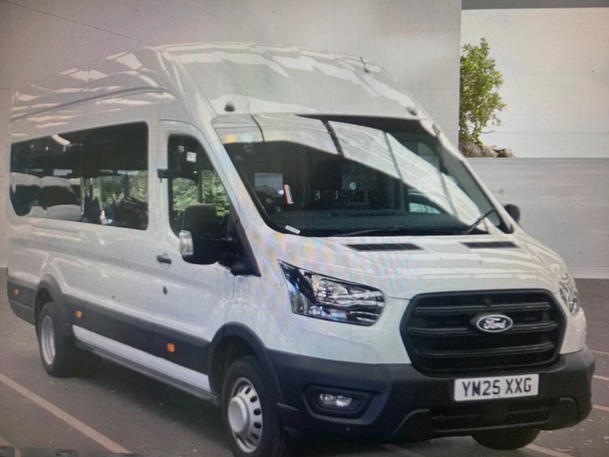 2025 FORD TRANSIT 17 SEATER TREND