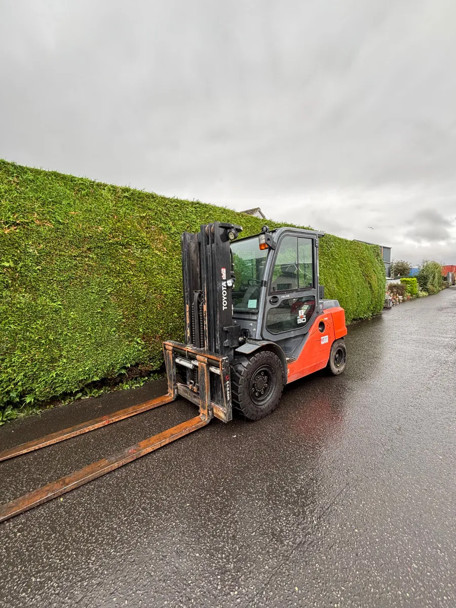 5 ton toyota forklift - Image 1