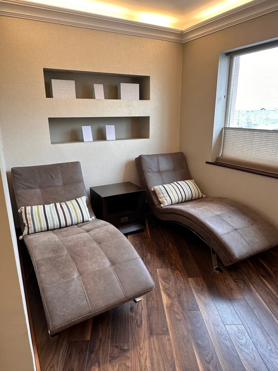 4 chairs, 3 matching footstools, 2 Loungers. - Image 3