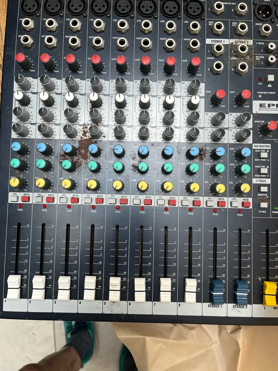 Soundcraft EPM8 8-Channel Analog Mixer - Image 2