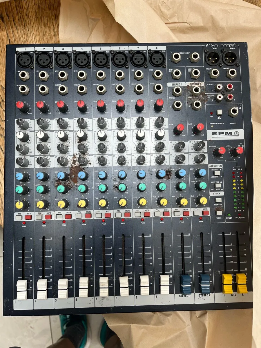 Soundcraft EPM8 8-Channel Analog Mixer - Image 1