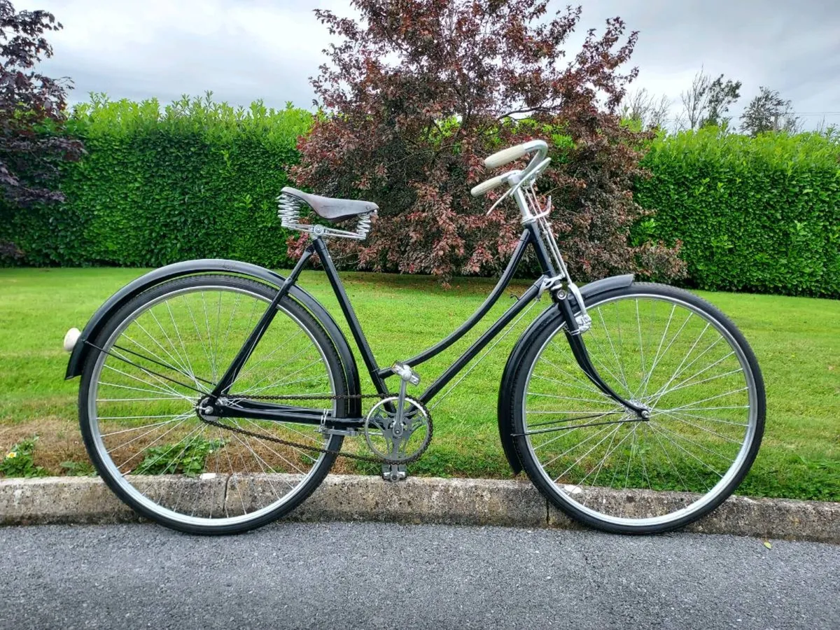 Vintage High nelly Ladies bike - Image 1