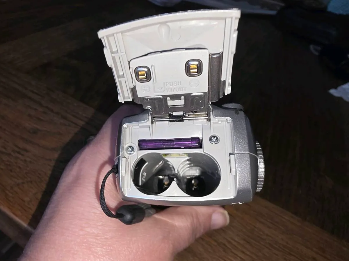 NEW SONY MPEG CAMERA/VIDEO,HQ Flash & Memory Card - Image 4