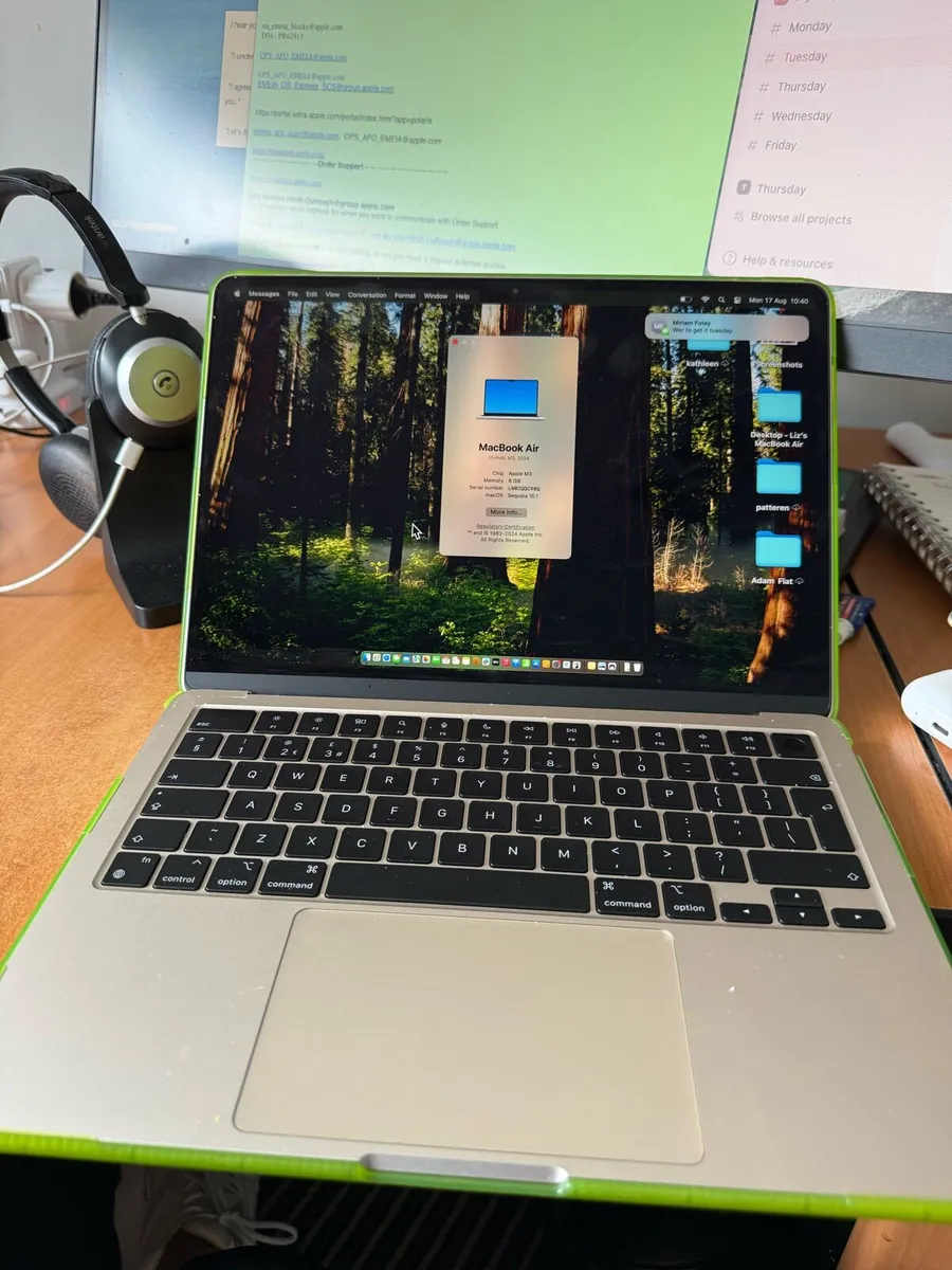 Apple MacBook Air - Image 1