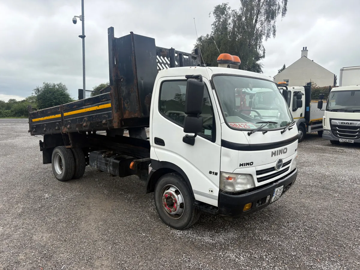2010 Hino 300 7.5Ton Tipper - Image 2