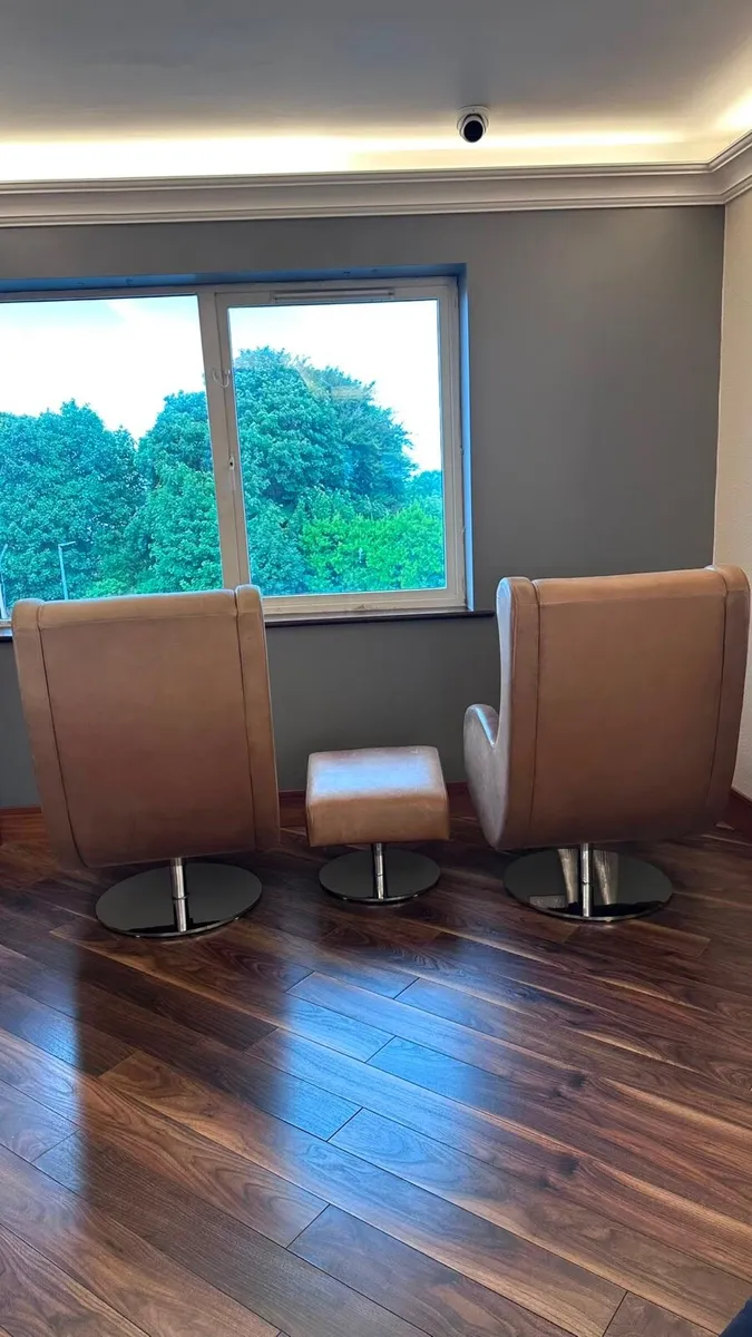 4 chairs, 3 matching footstools, 2 Loungers. - Image 4