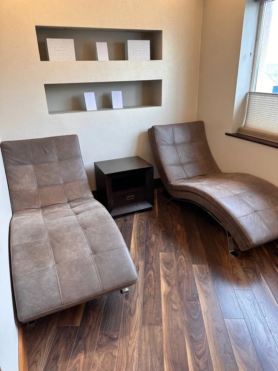 2 Loungers - Image 2