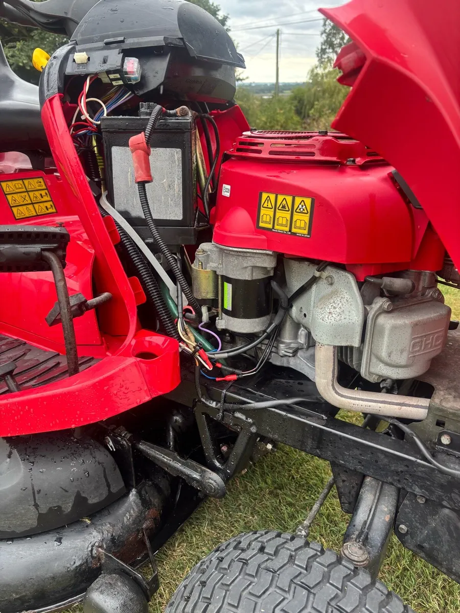 Honda ride on lawnmower - Image 2