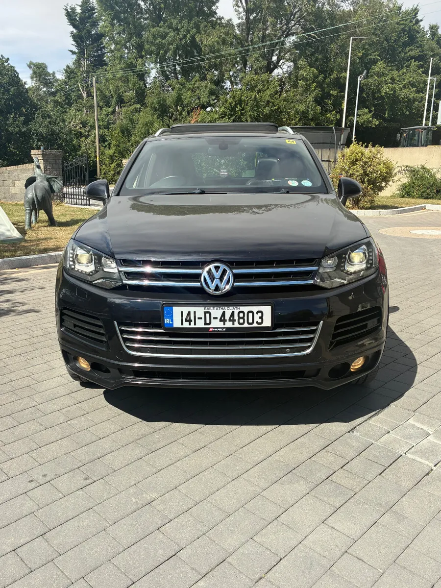 2014 Volkswagen Touareg altitudes low kms new doe - Image 3